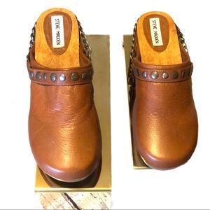 SOLD EUC Steve Madden Cloggs - Size 8M